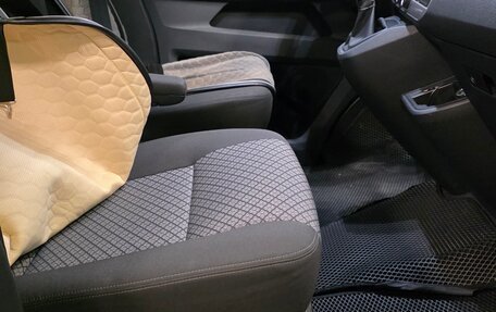Volkswagen Multivan T6 рестайлинг, 2021 год, 6 000 000 рублей, 10 фотография