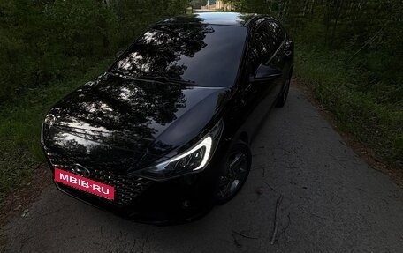 Hyundai Solaris II рестайлинг, 2021 год, 1 790 000 рублей, 2 фотография