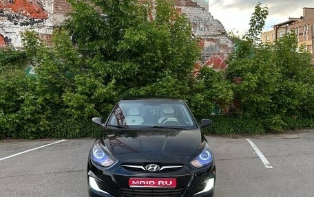 Hyundai Solaris II рестайлинг, 2012 год, 800 000 рублей, 1 фотография