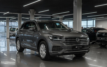 Volkswagen Touareg III, 2019 год, 5 890 000 рублей, 2 фотография