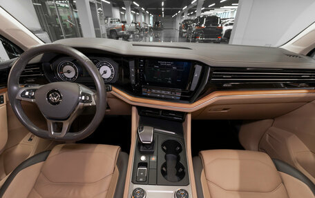 Volkswagen Touareg III, 2019 год, 5 890 000 рублей, 8 фотография