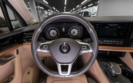 Volkswagen Touareg III, 2019 год, 5 890 000 рублей, 10 фотография