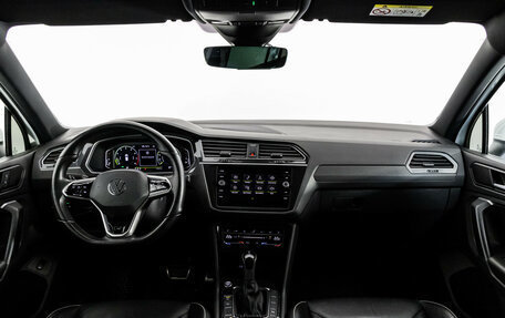 Volkswagen Tiguan II, 2021 год, 3 199 000 рублей, 13 фотография