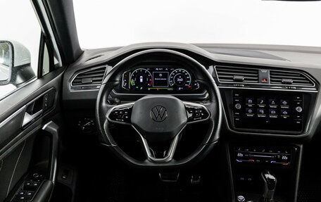 Volkswagen Tiguan II, 2021 год, 3 199 000 рублей, 16 фотография