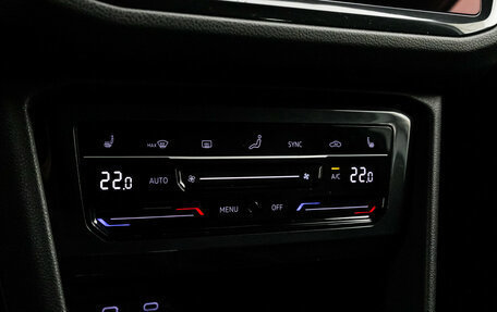 Volkswagen Tiguan II, 2021 год, 3 199 000 рублей, 20 фотография