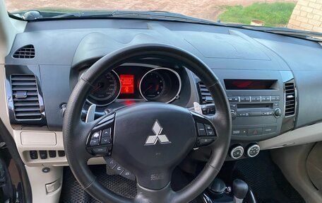 Mitsubishi Outlander III рестайлинг 3, 2007 год, 1 050 000 рублей, 16 фотография