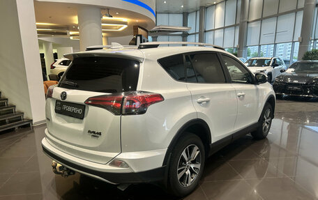 Toyota RAV4, 2018 год, 2 396 000 рублей, 6 фотография
