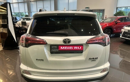 Toyota RAV4, 2018 год, 2 396 000 рублей, 7 фотография