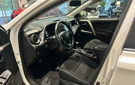 Toyota RAV4, 2018 год, 2 396 000 рублей, 20 фотография