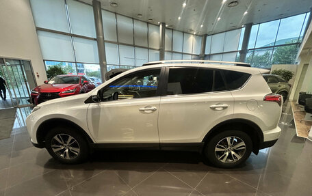 Toyota RAV4, 2018 год, 2 396 000 рублей, 10 фотография