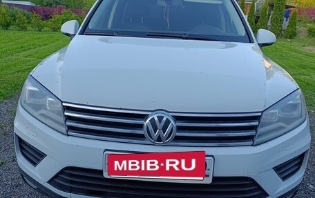 Volkswagen Touareg III, 2015 год, 1 699 000 рублей, 2 фотография