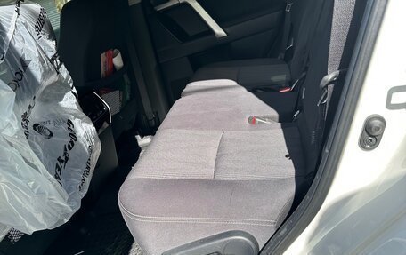 Toyota Land Cruiser Prado 150 рестайлинг 2, 2018 год, 4 500 000 рублей, 9 фотография