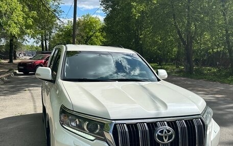 Toyota Land Cruiser Prado 150 рестайлинг 2, 2018 год, 4 500 000 рублей, 6 фотография