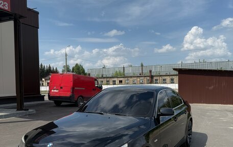 BMW 5 серия, 2005 год, 900 000 рублей, 1 фотография