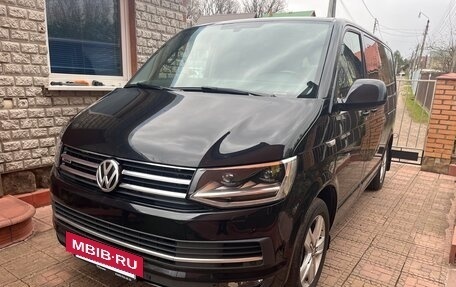 Volkswagen Multivan T6 рестайлинг, 2016 год, 3 200 000 рублей, 2 фотография