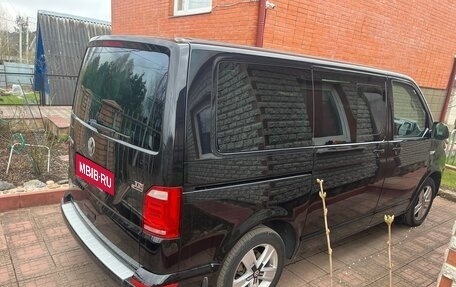 Volkswagen Multivan T6 рестайлинг, 2016 год, 3 200 000 рублей, 3 фотография