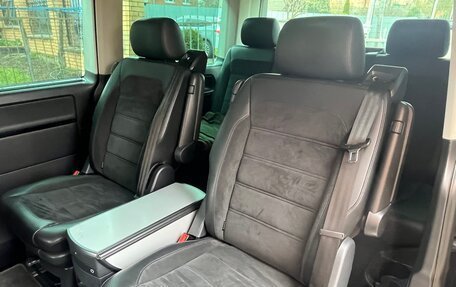 Volkswagen Multivan T6 рестайлинг, 2016 год, 3 200 000 рублей, 9 фотография