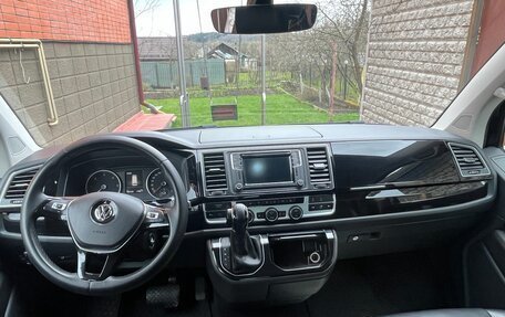 Volkswagen Multivan T6 рестайлинг, 2016 год, 3 200 000 рублей, 10 фотография