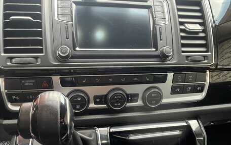 Volkswagen Multivan T6 рестайлинг, 2016 год, 3 200 000 рублей, 11 фотография