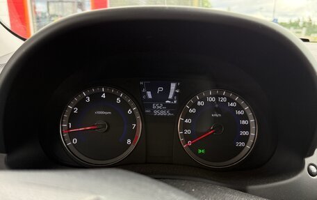 Hyundai Solaris II рестайлинг, 2011 год, 950 000 рублей, 2 фотография
