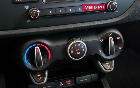 KIA Rio IV, 2018 год, 1 470 000 рублей, 7 фотография