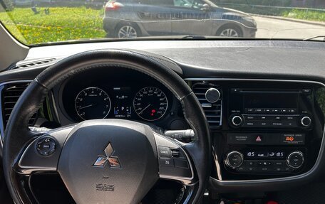 Mitsubishi Outlander III рестайлинг 3, 2018 год, 1 700 000 рублей, 2 фотография
