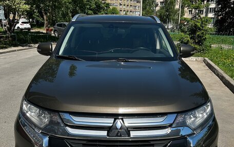 Mitsubishi Outlander III рестайлинг 3, 2018 год, 1 700 000 рублей, 7 фотография