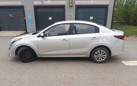 KIA Rio IV, 2021 год, 990 000 рублей, 1 фотография