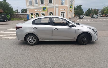 KIA Rio IV, 2021 год, 990 000 рублей, 2 фотография