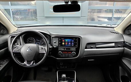 Mitsubishi Outlander III рестайлинг 3, 2019 год, 2 189 000 рублей, 10 фотография