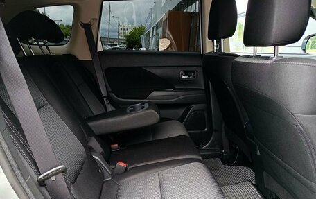 Mitsubishi Outlander III рестайлинг 3, 2019 год, 2 189 000 рублей, 9 фотография