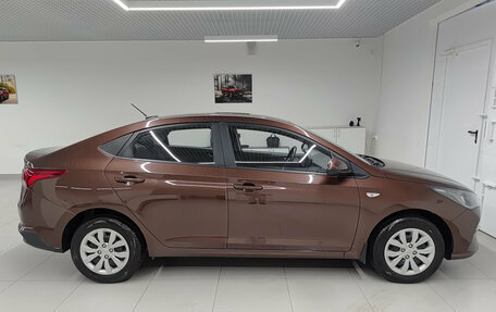 Hyundai Solaris II рестайлинг, 2021 год, 1 560 000 рублей, 4 фотография