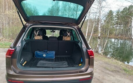Volkswagen Tiguan II, 2018 год, 2 500 000 рублей, 3 фотография