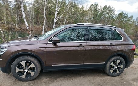 Volkswagen Tiguan II, 2018 год, 2 500 000 рублей, 6 фотография
