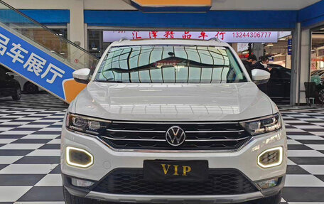 Volkswagen T-Roc I, 2022 год, 1 650 000 рублей, 2 фотография