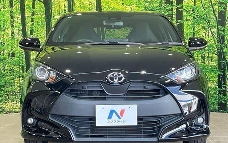 Toyota Yaris, 2021 год, 900 000 рублей, 3 фотография