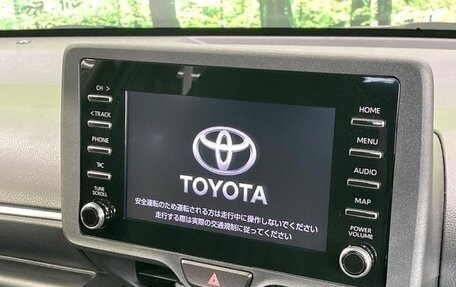 Toyota Yaris, 2021 год, 900 000 рублей, 9 фотография