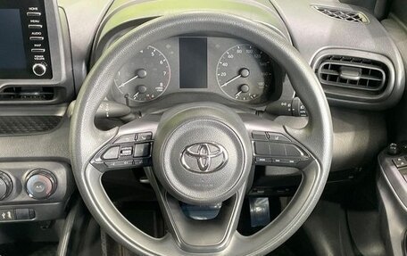Toyota Yaris, 2021 год, 900 000 рублей, 8 фотография