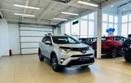 Toyota RAV4, 2017 год, 2 599 999 рублей, 8 фотография