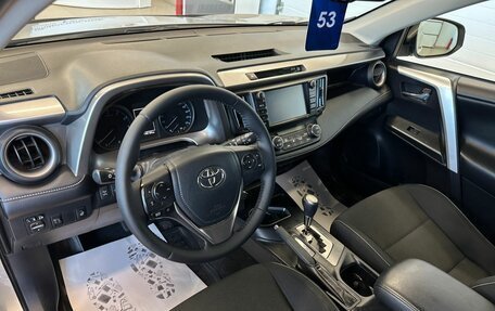 Toyota RAV4, 2017 год, 2 599 999 рублей, 11 фотография