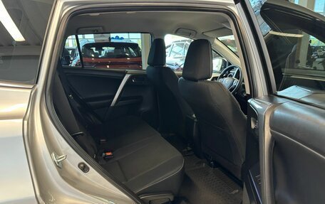 Toyota RAV4, 2017 год, 2 599 999 рублей, 17 фотография
