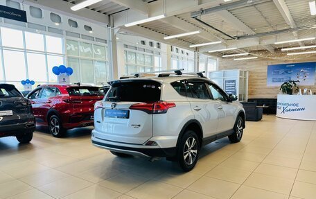 Toyota RAV4, 2017 год, 2 599 999 рублей, 6 фотография