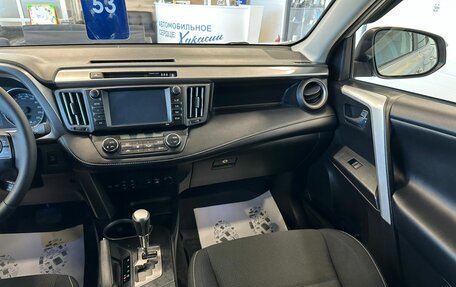 Toyota RAV4, 2017 год, 2 599 999 рублей, 15 фотография