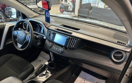 Toyota RAV4, 2017 год, 2 599 999 рублей, 13 фотография