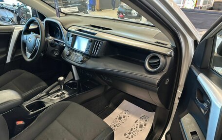 Toyota RAV4, 2017 год, 2 599 999 рублей, 12 фотография