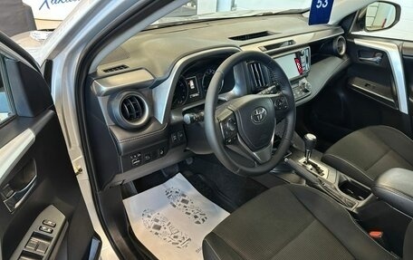 Toyota RAV4, 2017 год, 2 599 999 рублей, 10 фотография