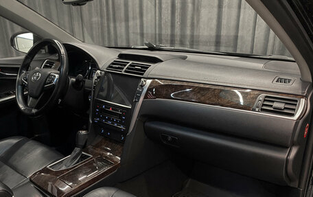 Toyota Camry, 2017 год, 2 050 000 рублей, 11 фотография