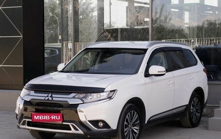 Mitsubishi Outlander III рестайлинг 3, 2020 год, 2 550 000 рублей, 1 фотография