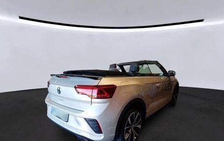 Volkswagen T-Roc I, 2023 год, 2 742 000 рублей, 2 фотография