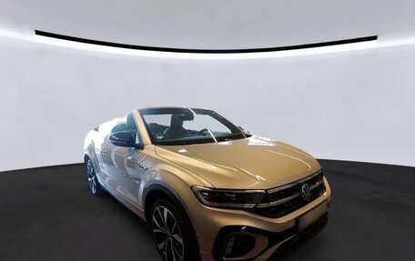 Volkswagen T-Roc I, 2023 год, 2 742 000 рублей, 3 фотография